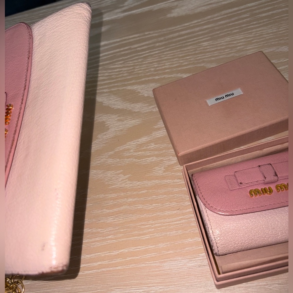 Miu Miu Pre-loved Pink Leather Clutch with Gold Chain with Matching Key Holder - Picture 8 of 16